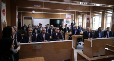 Gerçeği aratmayan duruşmaya Bakan Bozdağ’dan tam not