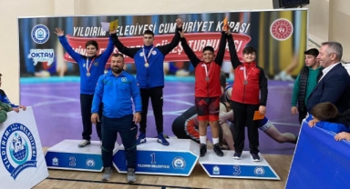 Güreş minderinde ‘Yıldırım’ fırtınası