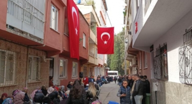 Hülya Koçyiğit, şehit astsubayın ailesini ziyaret etti