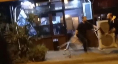 Kavgada sandalyeler havada uçuştu