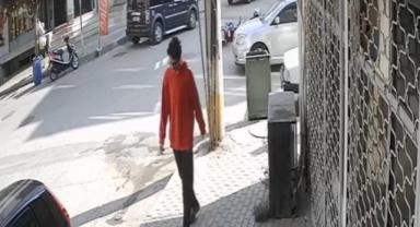 Kaza yapanlara aldırış etmeden gitti