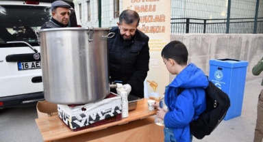 Kestel Belediyesi’nden öğrencilere ballı süt ikramı