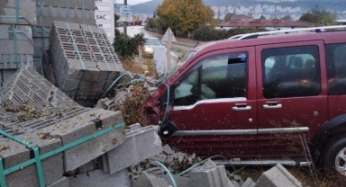 Kontrolden çıkıp birketlere çarptı