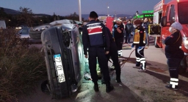 Kontrolden çıkıp takla attı park halindeki araçlara çarptı