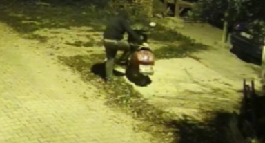 Motosiklet hırsızı önce kameralara sonra polise yakalandı
