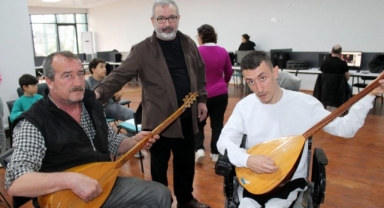 Müzik eğitimi alan engelliler hayata yeniden tutunuyor