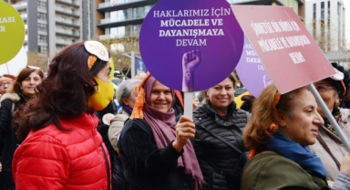 Nilüfer’de kadınlar şiddete karşı yürüdü