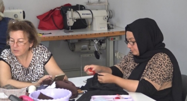 Nilüfer'de meslek öğrenip gelir elde ediyorlar