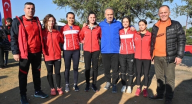 Oryantiring turnuvasında zamana karşı yarış
