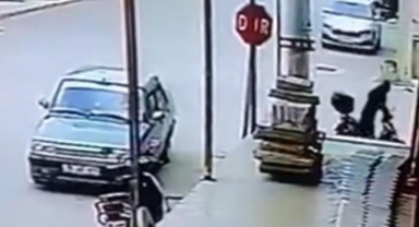 Otomobil ile gelip motosiklet çaldılar