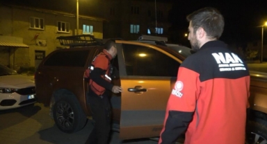 Paraşütçü iki arkadaş kayalıklarda mahsur kaldı