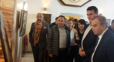 Renkleri tablolarında dans ettirdi
