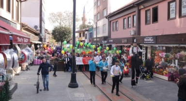 Sağlık çalışanları Diyabet farkındalığı için yürüdü
