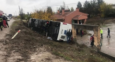 Yolcu otobüsü kaza yaptı! Yaralılar var