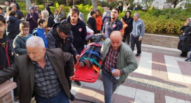 Yürüyüş yolunda motosiklet yayaya çarptı