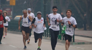 82 yaşında gümüş madalyanın sahibi oldu