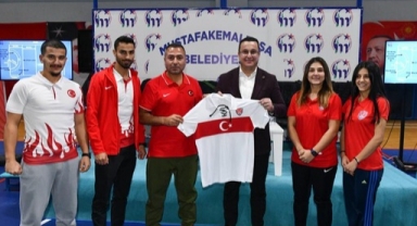 A Milli Hokey Takımı Mustafakemalpaşa'da