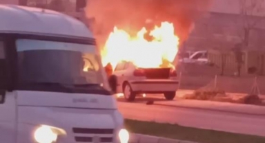 Bursa'da bir otomobil alev alev yandı
