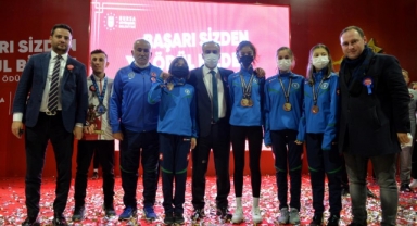Bursa'da sporun yıldızlarına ödül yağmuru