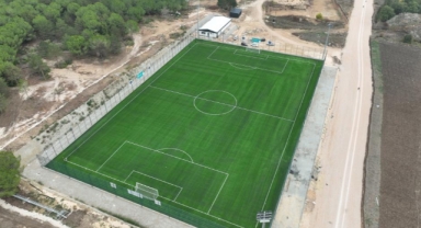 Büyükşehir’den üniversiteye futbol sahası