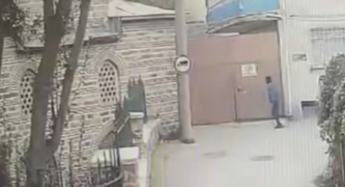 Caminin kurşun levhalarını böyle çaldı