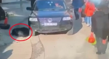 Cip yaşlı kadına çarparak altına aldı