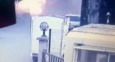 Doğalgaz sobasının bomba gibi patladığı anlar kamerada