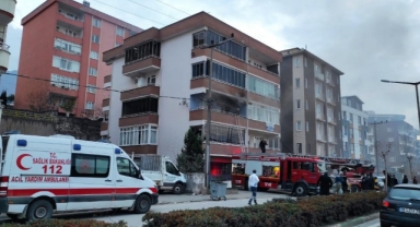 Evini ateşe veren kadını itfaiye kurtardı
