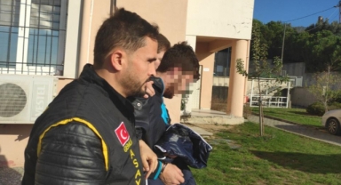 Gemik'te 10 aracın camını hırsızlık için kıran zanlılar tutuklandı