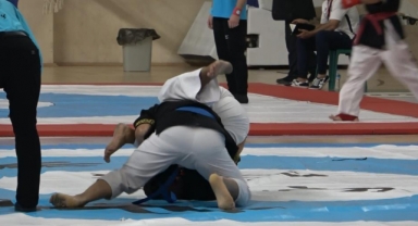 İkiz kardeşler wushu'da dünya birincisi oldu