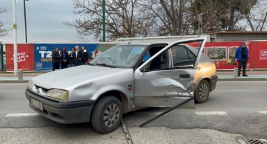 İznik'te otomobil ile motosiklet çarpıştı