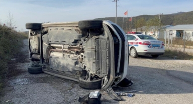 İznik'te otomobil şarampole uçtu: 2 yaralı