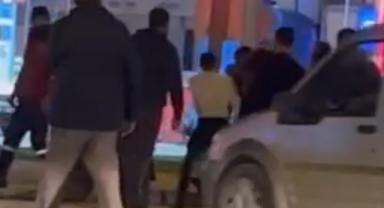 Kadını taciz eden şahsa meydan dayağı kamerada