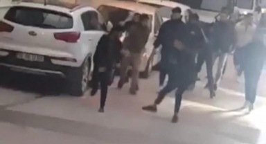 Liseli gençler'in kavgası kamerada