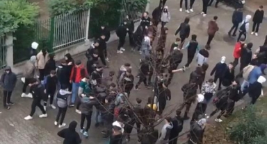 Liseli gençlerin tartışma anları kameralarda
