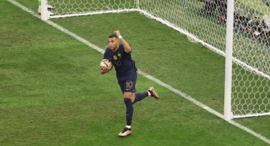 Mbappe tarihe geçti