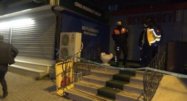 Müşteri, tartıştığı 3 çalışanı tabancayla vurdu