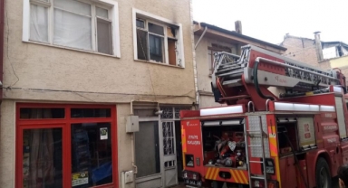 Ocakta unutulan yemek mutfağı yaktı