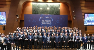OSB'nin Yıldızları Araştırması Ödül Töreni'nde Bursa OSB firmalarına ödül yağdı.
