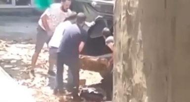 Otomobille gelip mazgalı çalarak kaçtılar