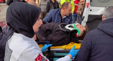 Park halindeki kamyonete çarpan sürücü ağır yaralandı