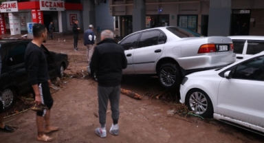 Vatandaşlar, araçlarının sürüklendiğini sadece izleyebildi