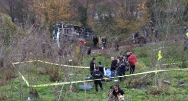 Zonguldak'ta öğrencileri taşıyan otobüs devrildi