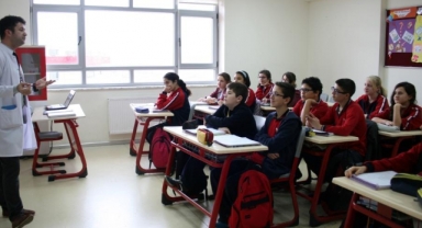 Acısını yemek ve ulaşımdan çıkartıyor