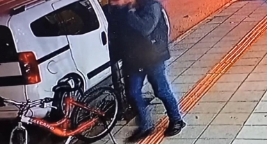 Bisiklet hırsızı kameraya yakalandı