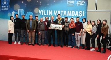 Bursa’da yılın vatandaşı öğretmenler oldu