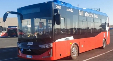 Bursa'dan İtalya’ya ilk elektrikli otobüs teslimatı