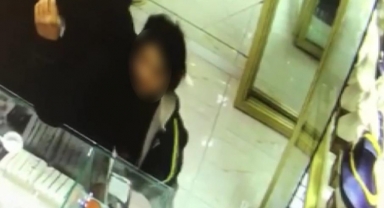 Çocuklarını hırsızlıklarına alet ettiler