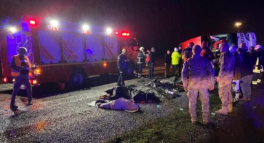 Diyarbakır'da yolcu otobüsü devrildi: