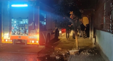 Doğal gaz patladı bina sakinleri faciadan döndü